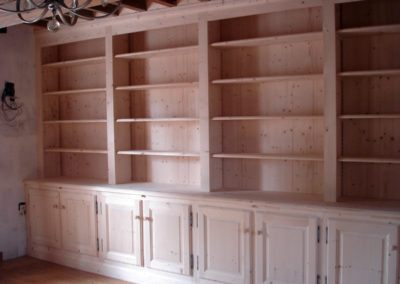 Placard mural en bois massif